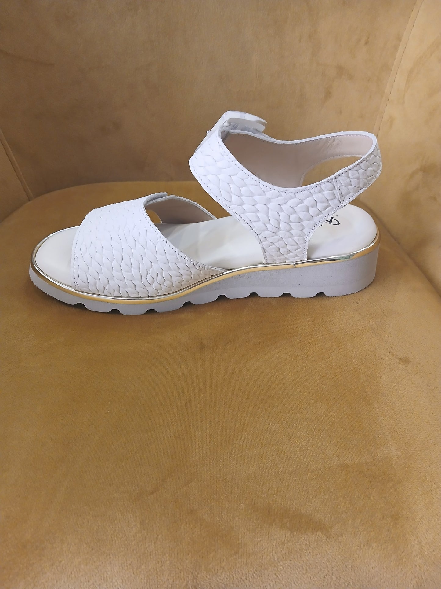 MARAL: SANDALO DONNA IN VERA PELLE SUOLA IN LATTICE COLORE BIANCO