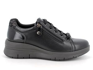 Enval Soft 227100 – Sneaker donna nera in pelle nappa con lacci, zip laterale e plantare estraibile Memory Foam