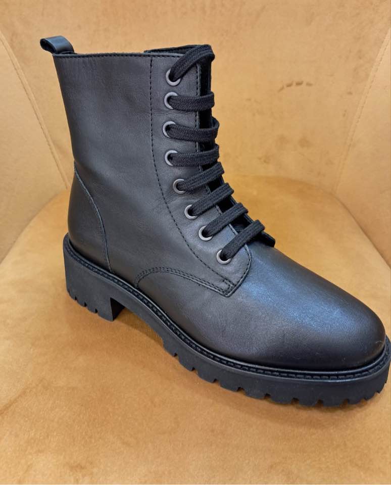 CARIM: ANFIBIO IN PELLE NERO