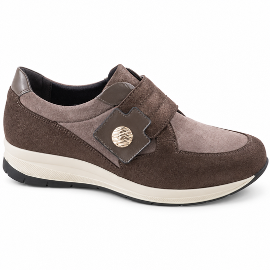 Scarpa marrone con strappo vista laterale esterna