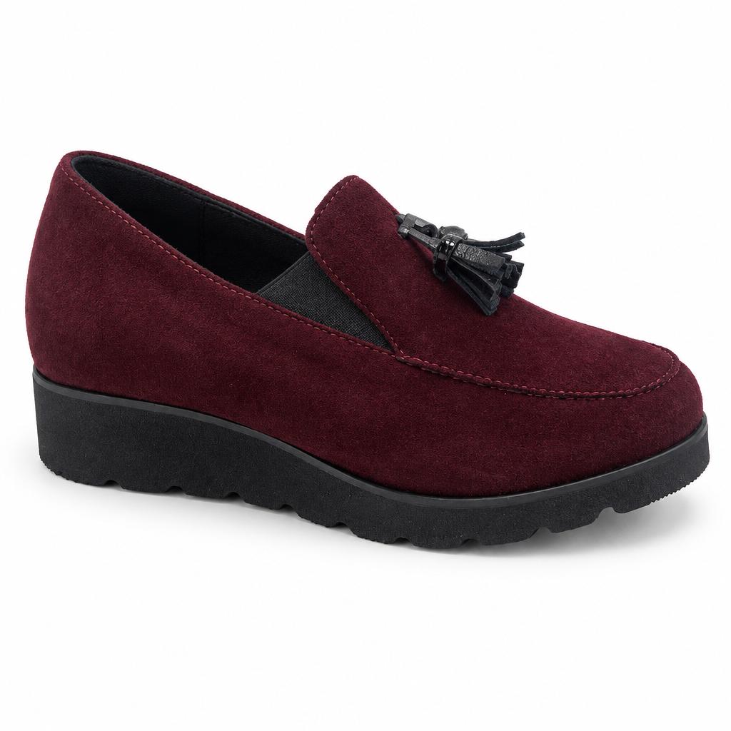 Mocassino Carim LNF4306LN in camoscio bordeaux, vista frontale a tre quarti generata