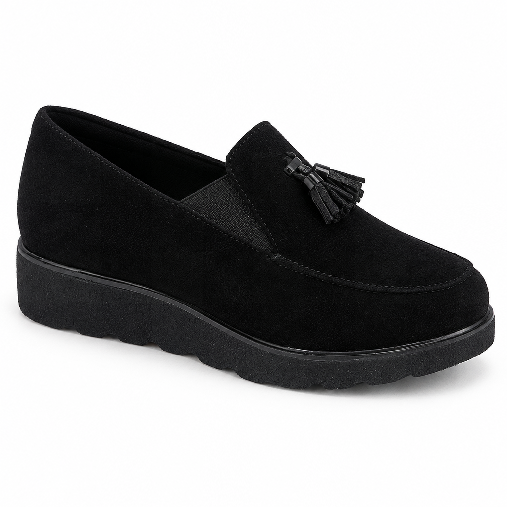 Mocassino Carim LNF4306LNVN in camoscio nero, vista frontale a tre quarti generata