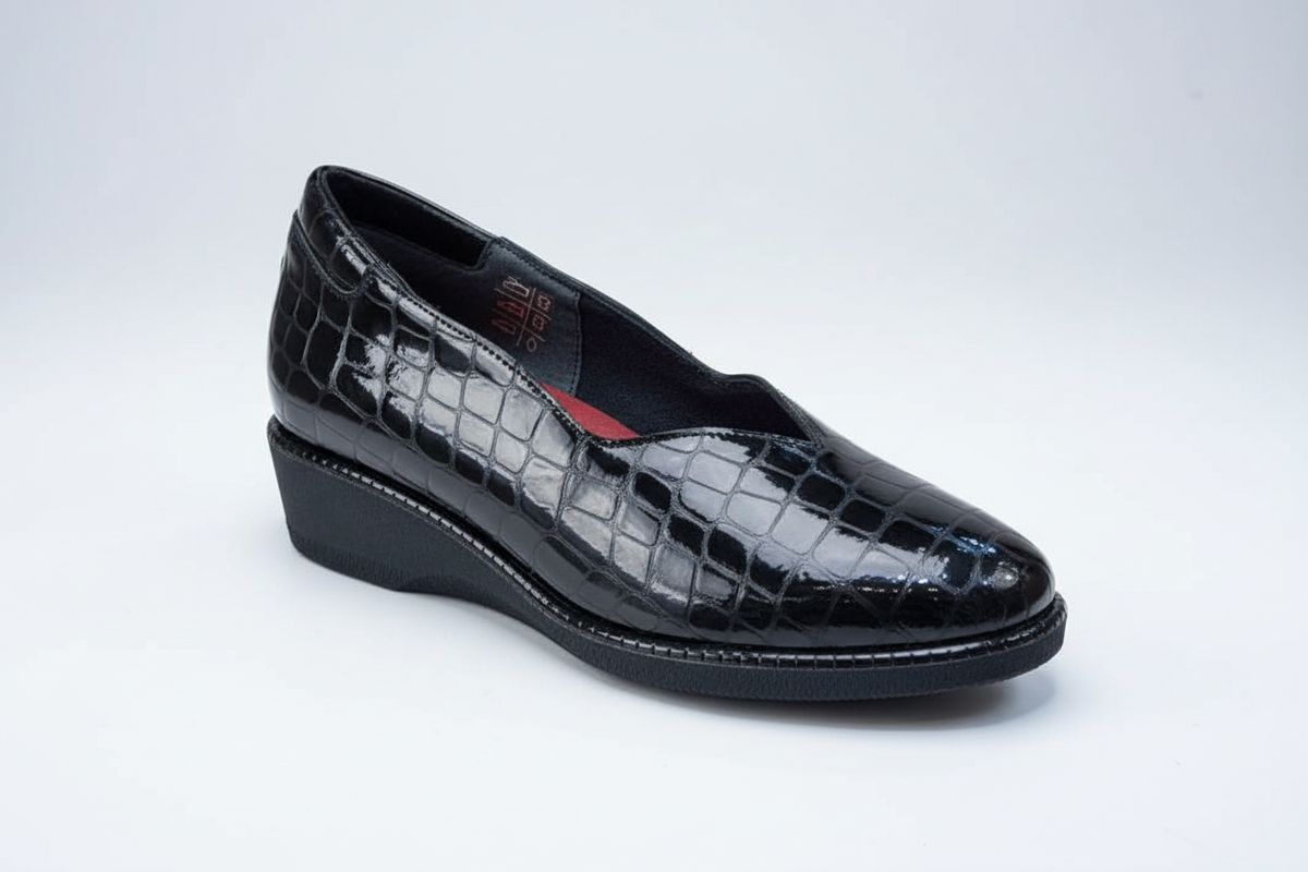 Mocassino pelle croco nera - sfondo neutro