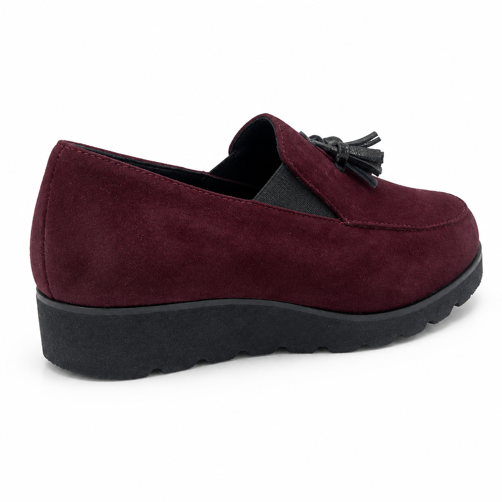 Mocassino Carim LNF4306LN in camoscio bordeaux, vista posteriore a tre quarti generata
